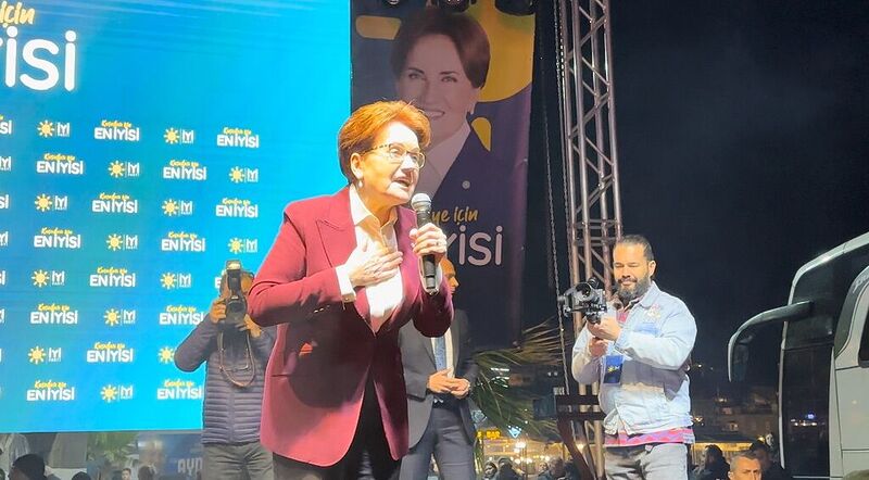 İYİ Parti Genel Başkanı Akşener Kuşadası’nda vatandaşlara hitap etti