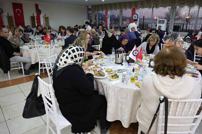 İzmir’de şehit aileleri ve gaziler iftarda buluştu