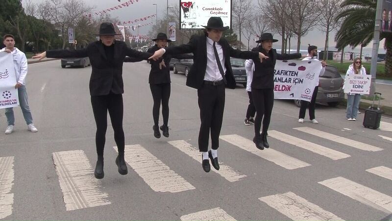 Kadıköy trafiğinde “moonwalk” dansı