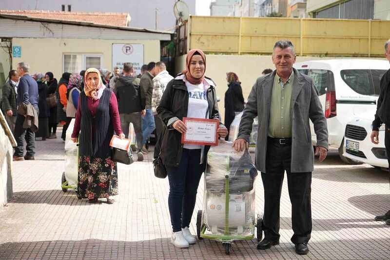 Kadın çiftçilere ’süt sağım makinesi’ desteği