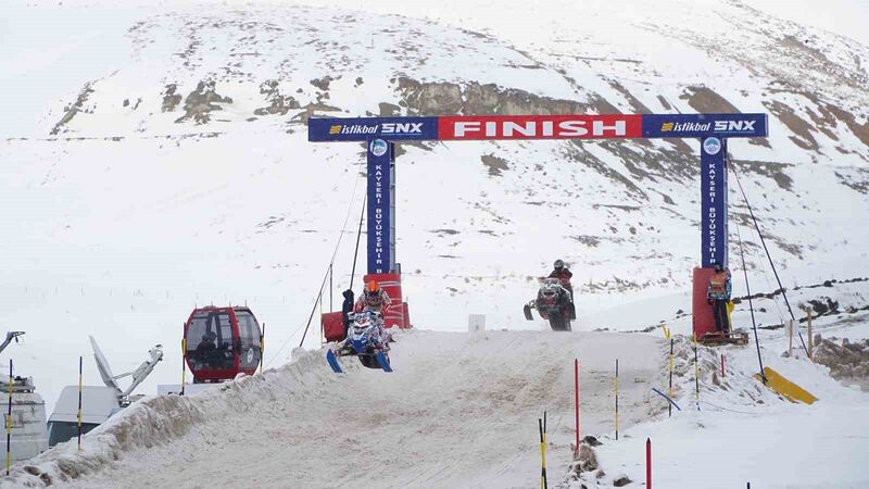 Kar motorlarının sesi Erciyes’te yankılandı