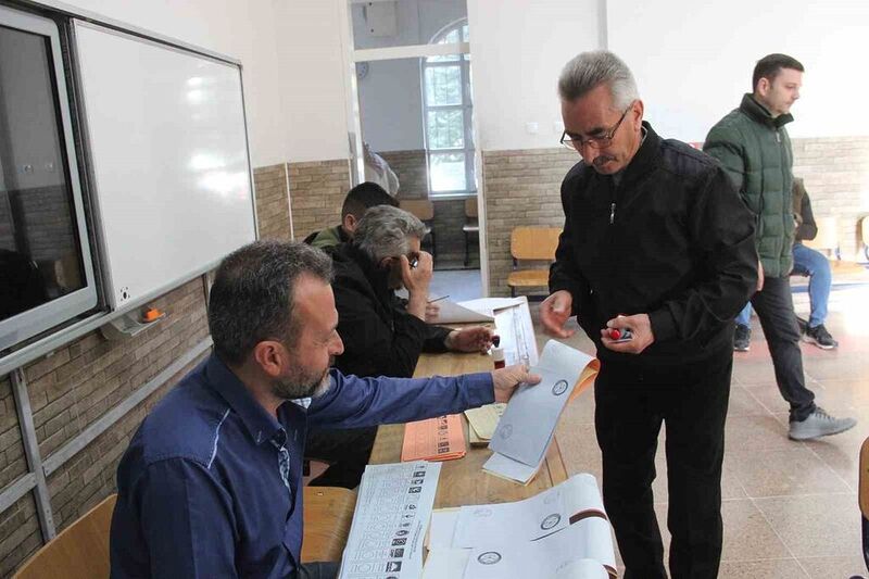 KARAMAN’DA VATANDAŞLAR 714 SANDIKTA