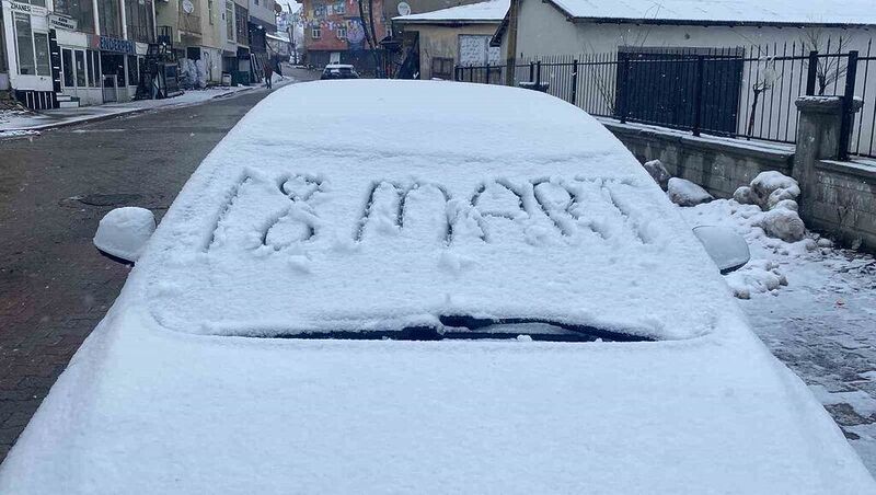 Karlıova’da vatandaşlar yeni güne karla uyandı