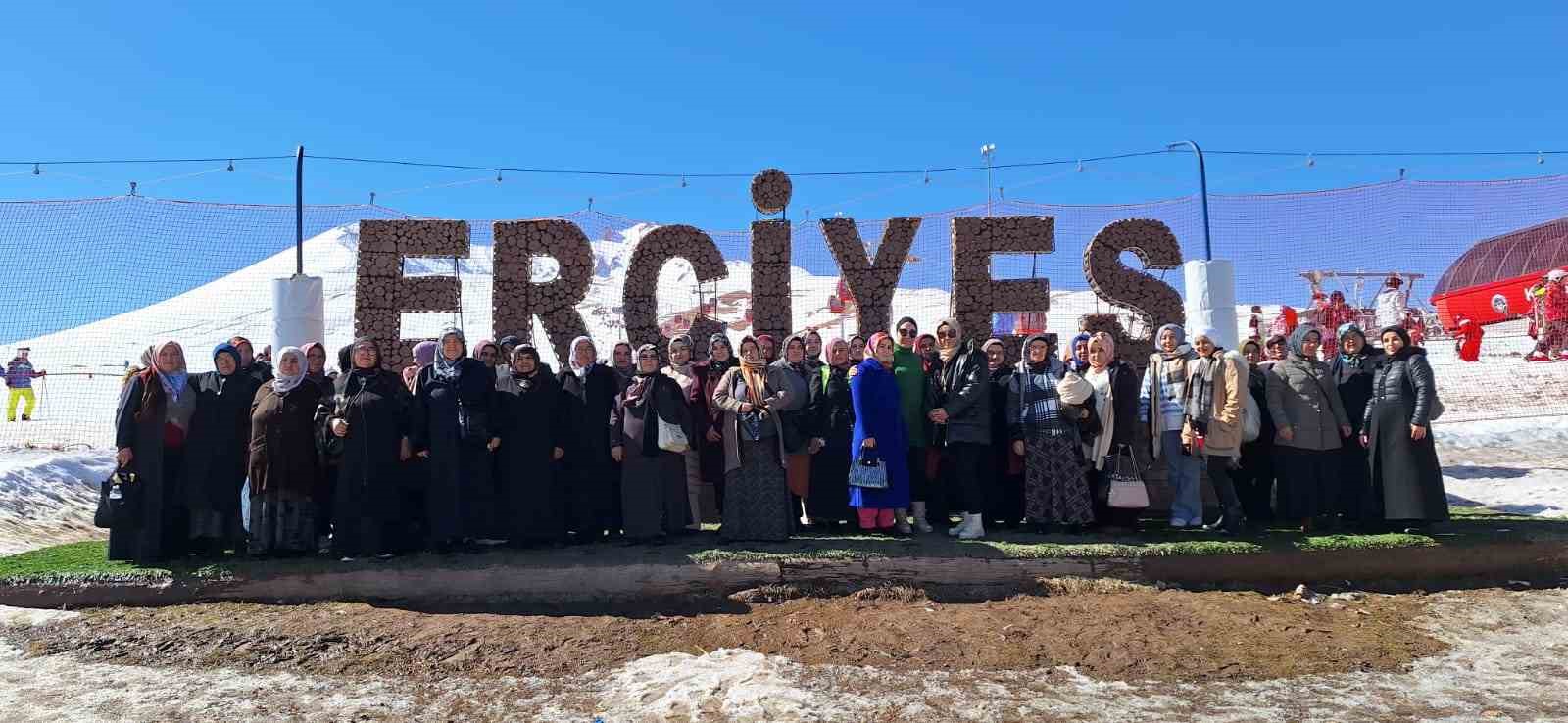 KAYMEK’ten Erciyes Dağı’na hiç gitmeyen 55 kadına jest