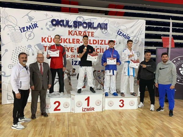 İZMİR’DE DÜZENLENEN OKUL SPORLARI