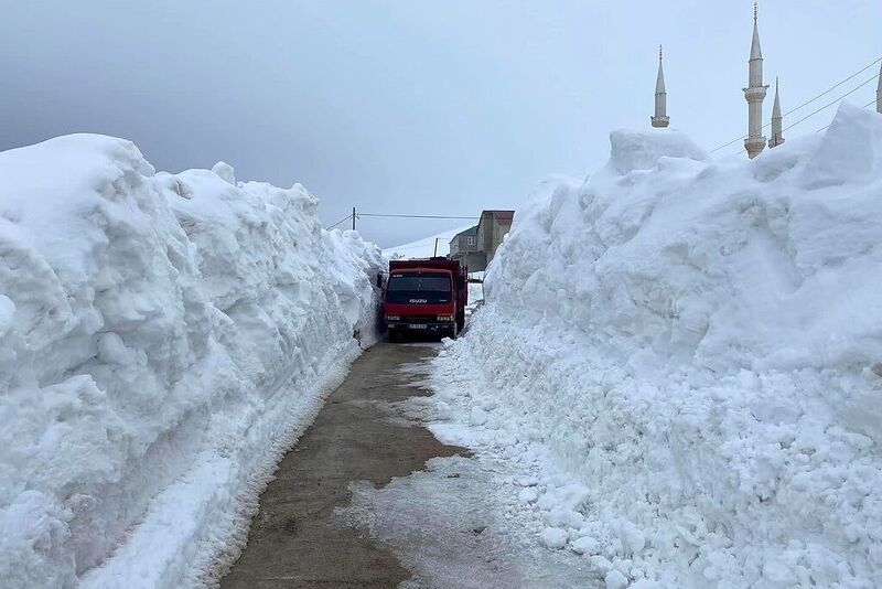 Kazıkbeli Yaylası ve 5 köyün yolu seçim hazırlıkları için erken açıldı