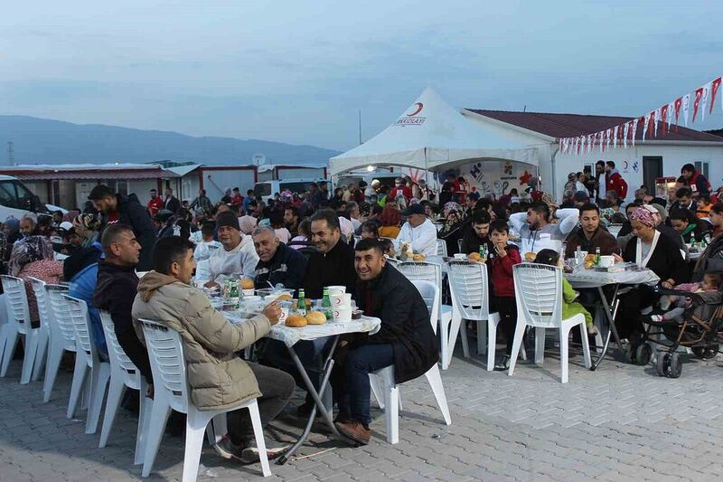 KIZILAY BAŞKANI HATAY'DA DEPREMZEDELERLE İFTAR SOFRASINDA BULUŞTU