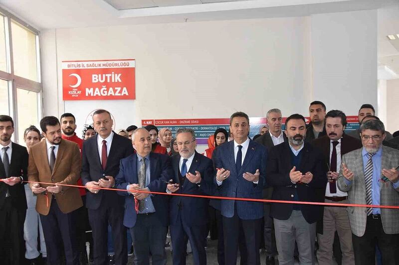 Kızılay’dan üniversite ve hastaneye konfeksiyon mağazası