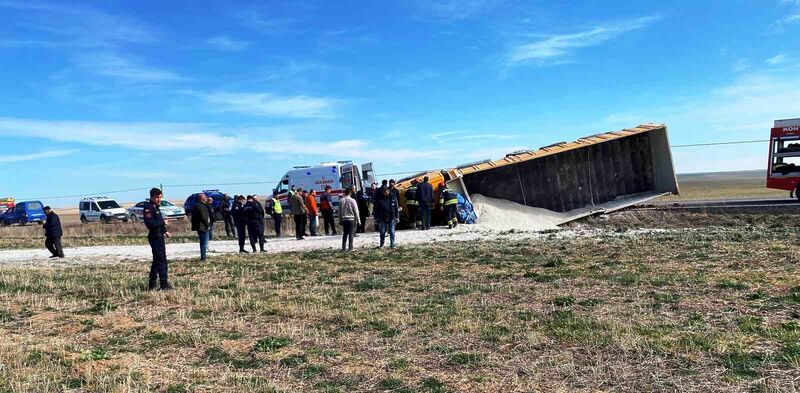 Konya’da hafriyat kamyonu devrildi: 1 yaralı