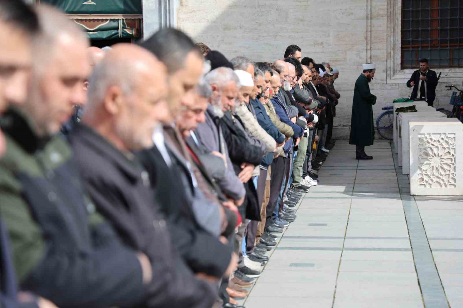 Konya’da İsrail’in yardım konvoyuna saldırısında hayatını kaybedenler için gıyabi cenaze namazı kılındı