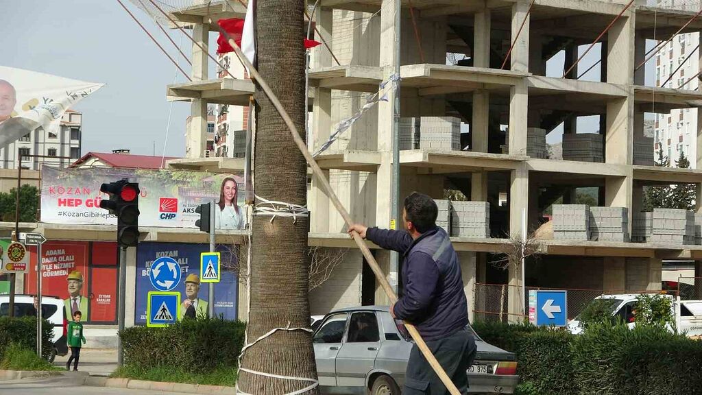 Kozan’da afiş kirliliği sona erdi