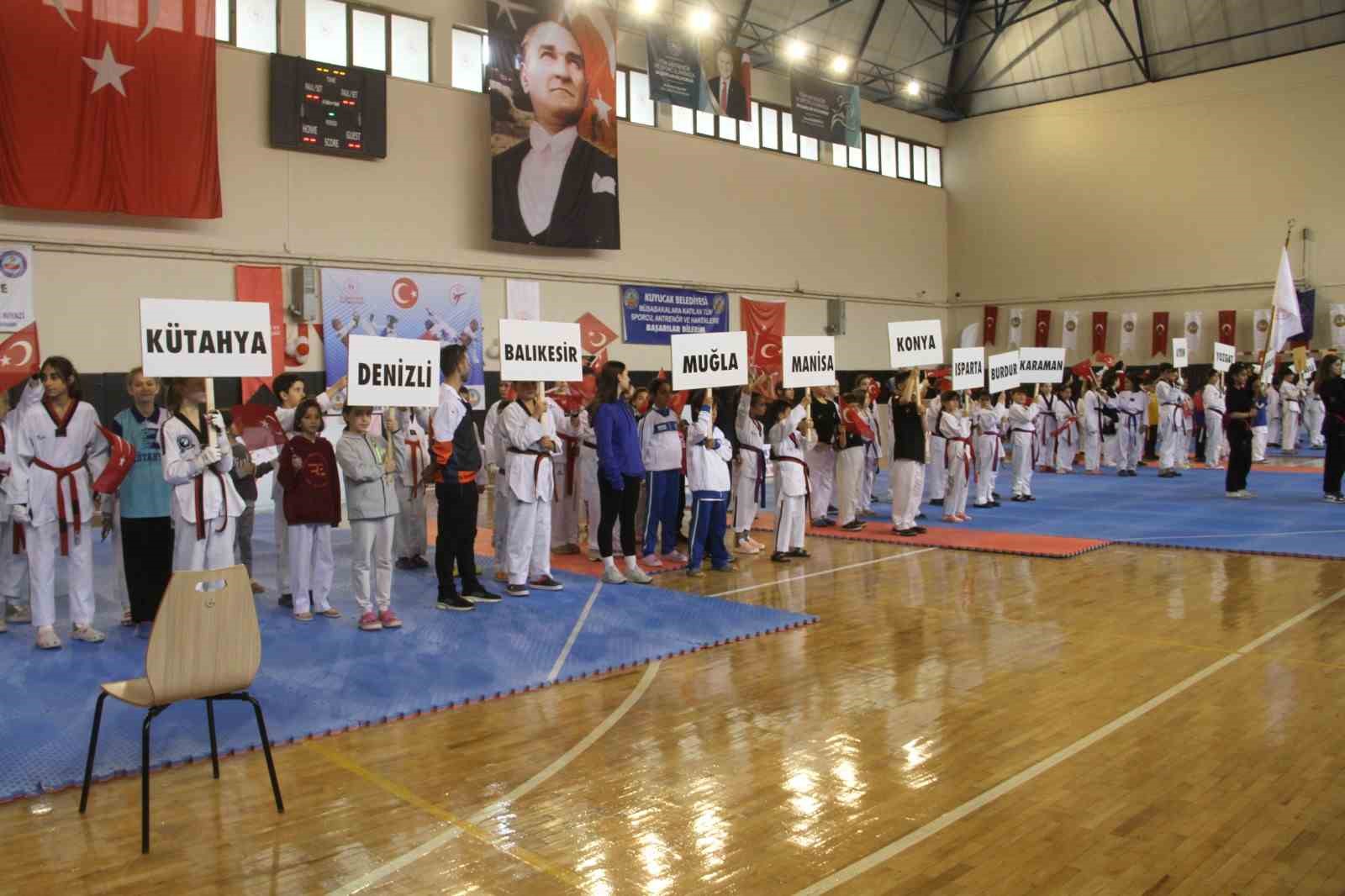 Kuyucak’ta Taekwondo rüzgarı esti