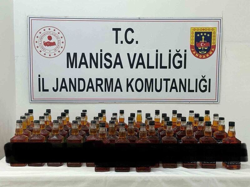 Manisa’da bir araç içerisinde 50 litre kaçak viski ele geçirildi