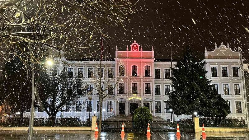 BOLU’DA GECE SAATLERİNDE KAR