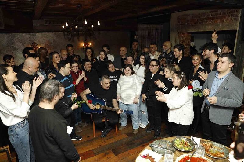 Mehmet Topal, down sendromlular için verdiği iftarda sanat ve spor dünyasını buluşturdu