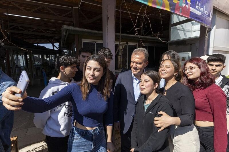 Mersin Büyükşehir Belediyesi, Halk Kart’ın Mart ayı tutarları ile öğrenim yardımlarını hesaplara yatırdı