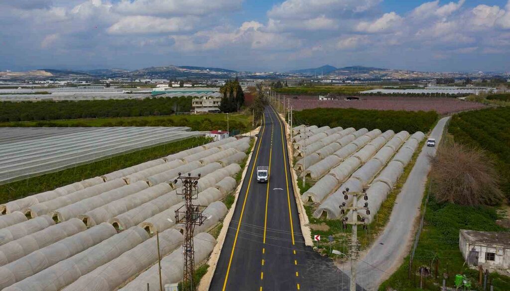 Mersin’de yol yapım çalışmaları sürüyor