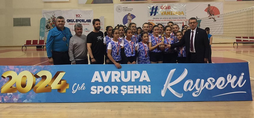 KAYSERİ KULÜPLÜ MİDİ KIZLAR 2023-2024 VOLEYBOL SEZONU TAMAMLANIRKEN, KAYSERİ VOLEYBOL