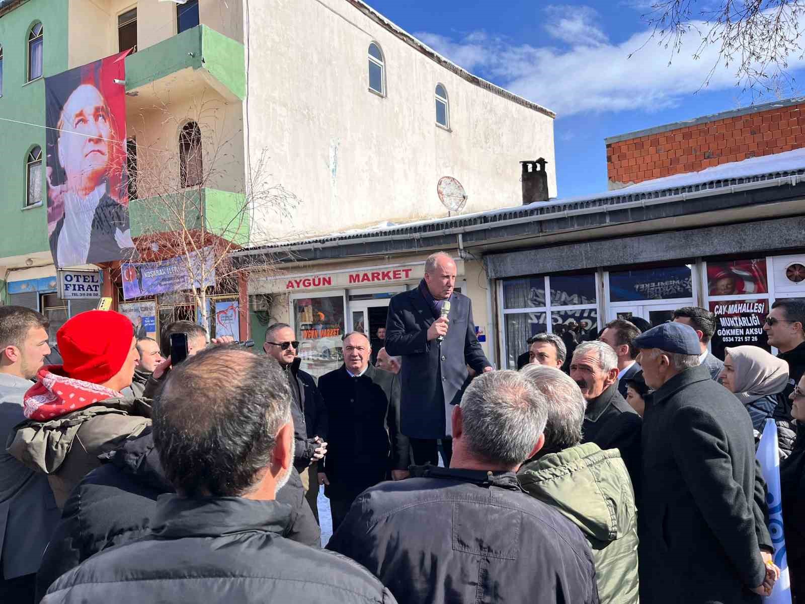 Muharrem İnce, Çıldır’da sandalye üzerinde halka hitap etti