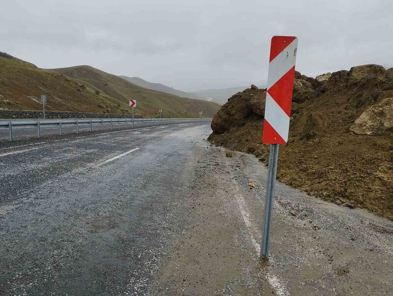 VARTO MUŞ KARAYOLUNDA HEYELAN