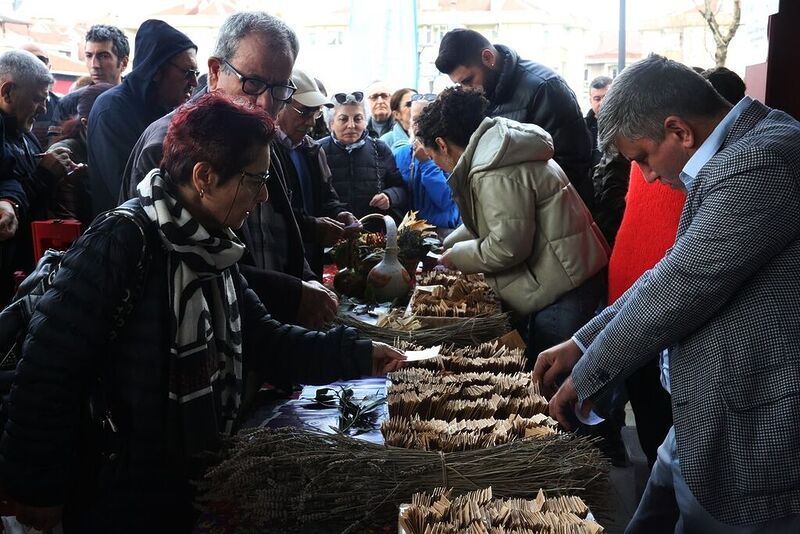 Nilüfer’de binlerce paket ata tohumu dağıtıldı