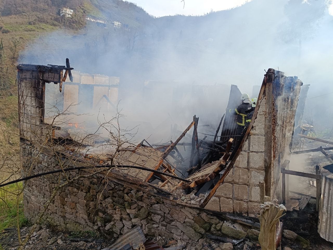 Ordu’da 2 katlı evde yangın