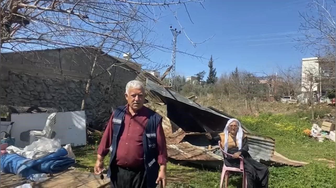 Osmaniye’de fırtına ahırın çatısını uçurdu