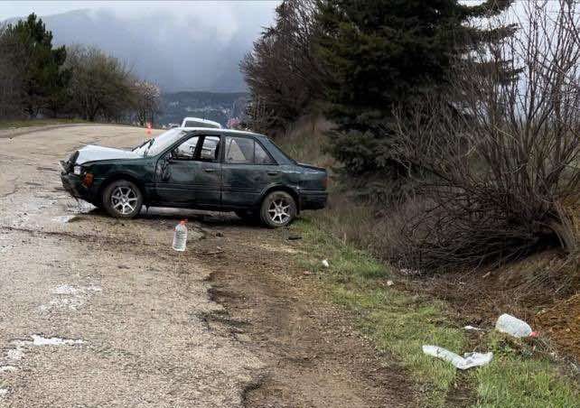 KARABÜK’TE OTOMOBİLİN AĞACA ÇARPMASI