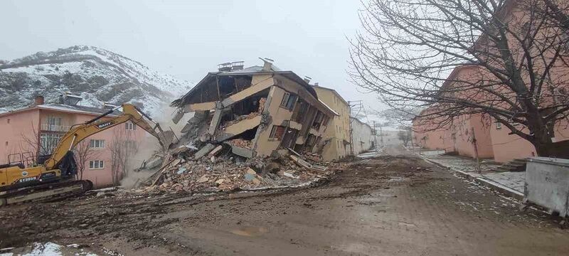 TUNCELİ’NİN PÜLÜMÜR İLÇESİNDE HASARLI