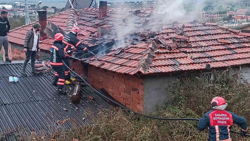 Sakarya’da iftar vakti korkutan yangın