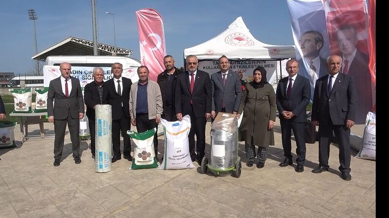 Samsun’da çiftçilere tohum ve süt sağım makinesi dağıtıldı