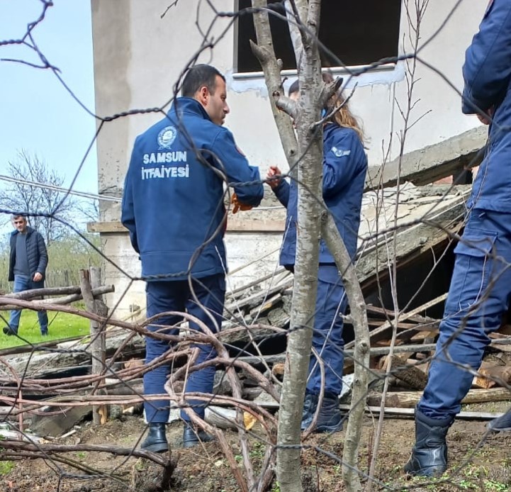 Samsun’da yeni yapılan balkon çöktü: 1 ölü