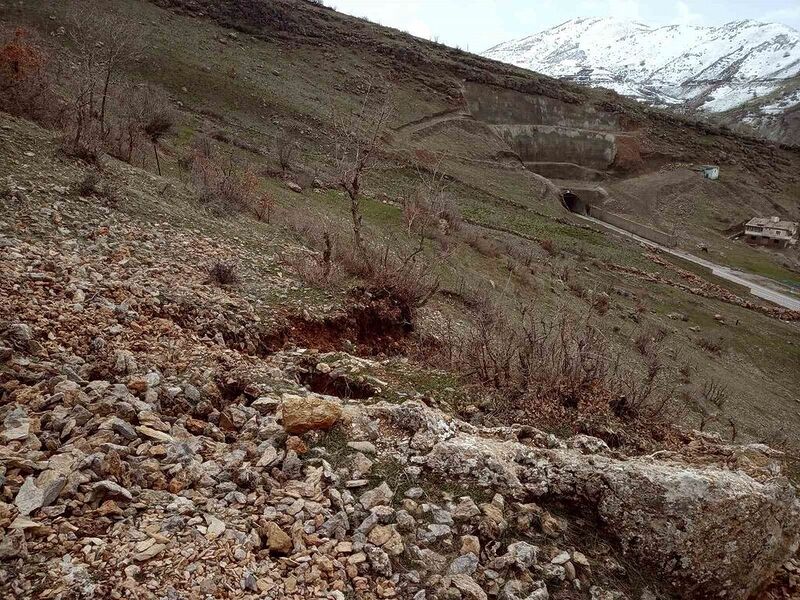 ŞIRNAK-HAKKARİ KARA YOLUNUN 14-15