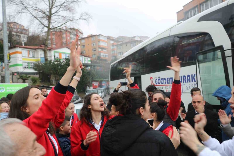 Süper Lig’e çıkan Zonguldakspor Basket 67 Takımı’na coşkulu karşılama