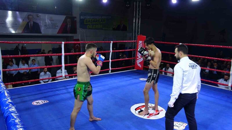 Tatvan’da Türkiye-İran Muaythai gecesi düzenlendi