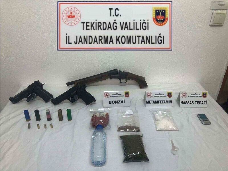 Tekirdağ’da uyuşturucu, silah ve kaçak purolar ele geçirildi