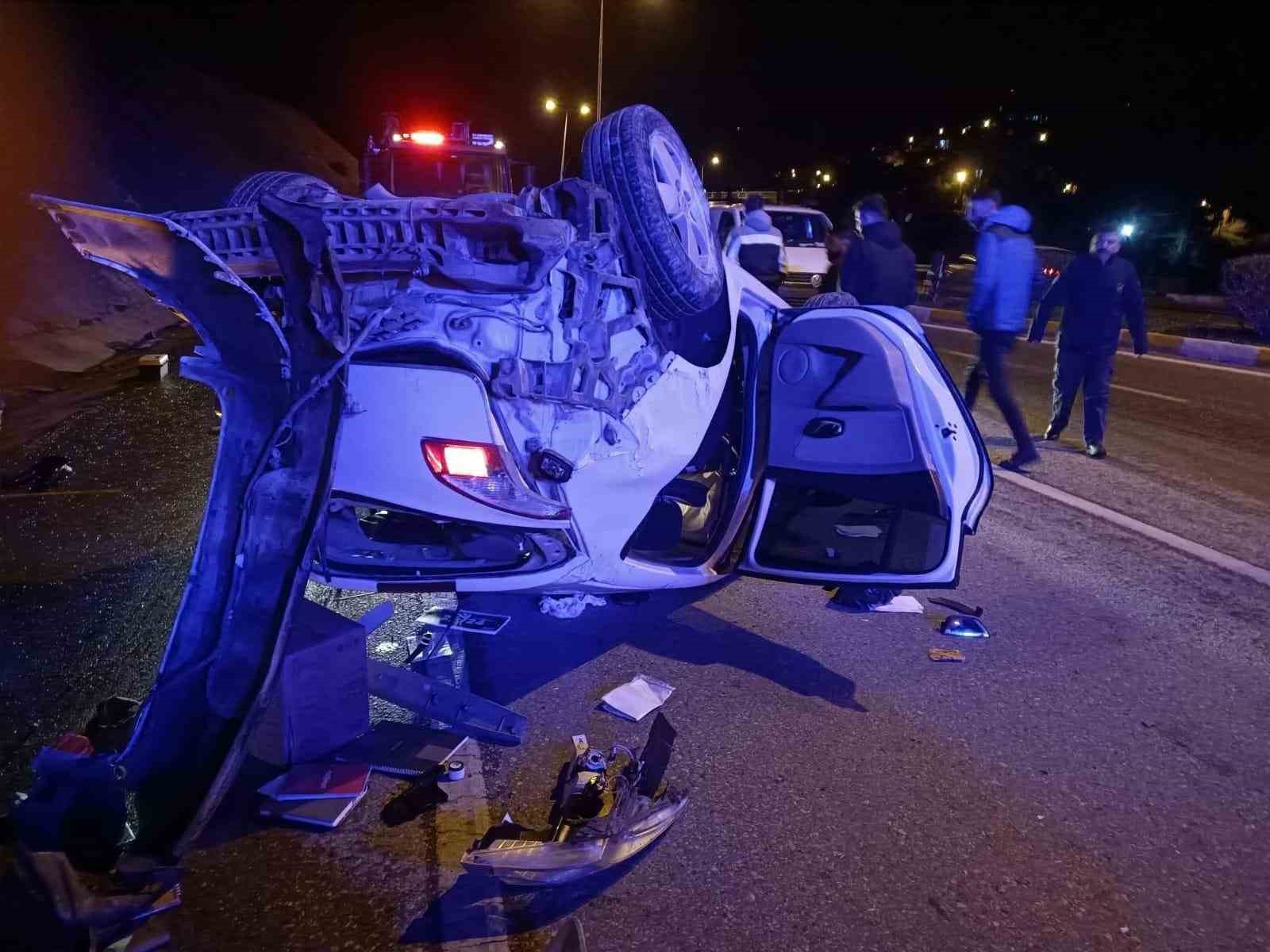 Ters dönen otomobilin sürücüsü yaralandı