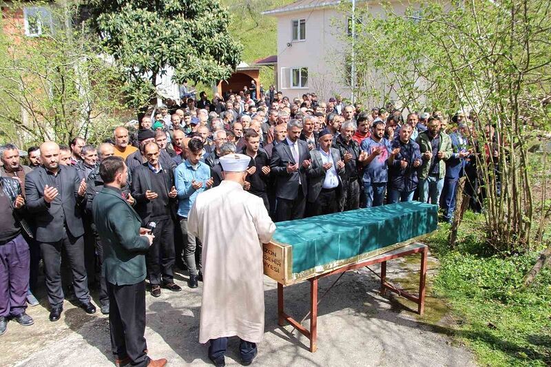 Trabzon’da isale hattındaki göçükte hayatını kaybeden işçilerden İbrahim Keskin son yolculuğuna uğurlandı