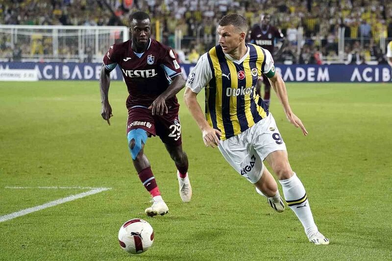 TRABZONSPOR İLE FENERBAHÇE, SÜPER