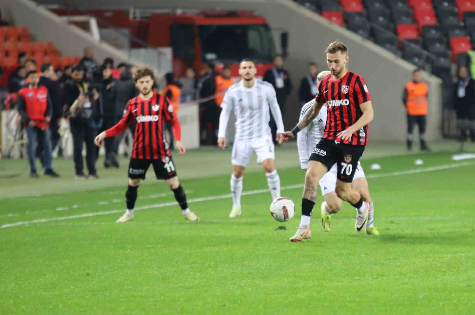 Trendyol Süper Lig: Gaziantep FK: 1 – Beşiktaş: 0 (İlk yarı)