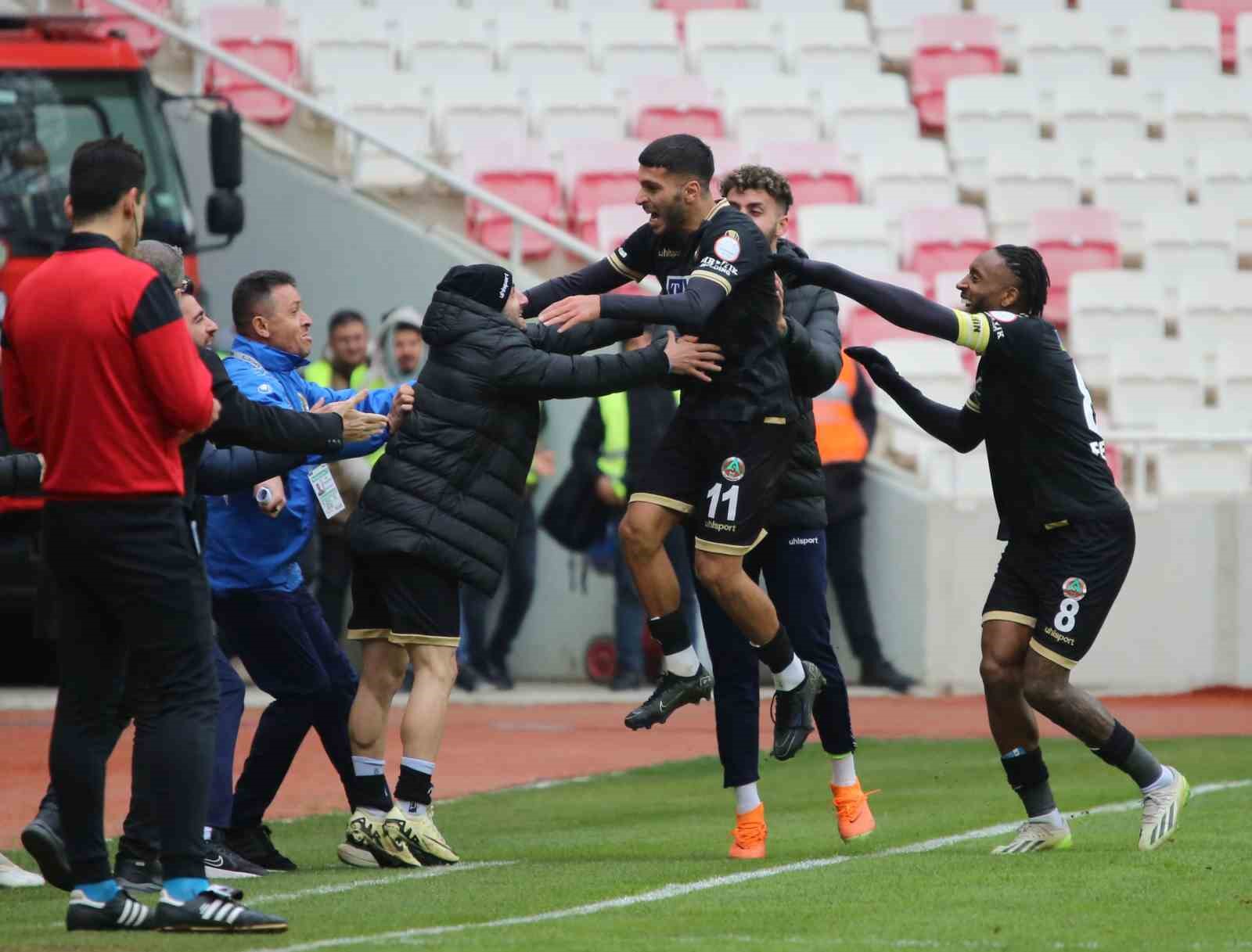 Trendyol Süper Lig: Sivasspor: 1 – Alanyaspor: 2 (Maç sonucu)