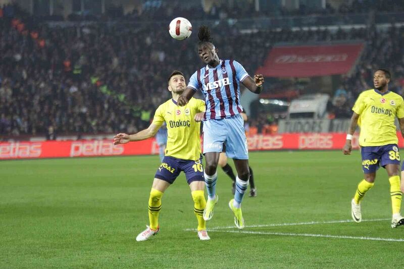 Trendyol Süper Lig: Trabzonspor: 0 – Fenerbahçe: 2 (İlk yarı)