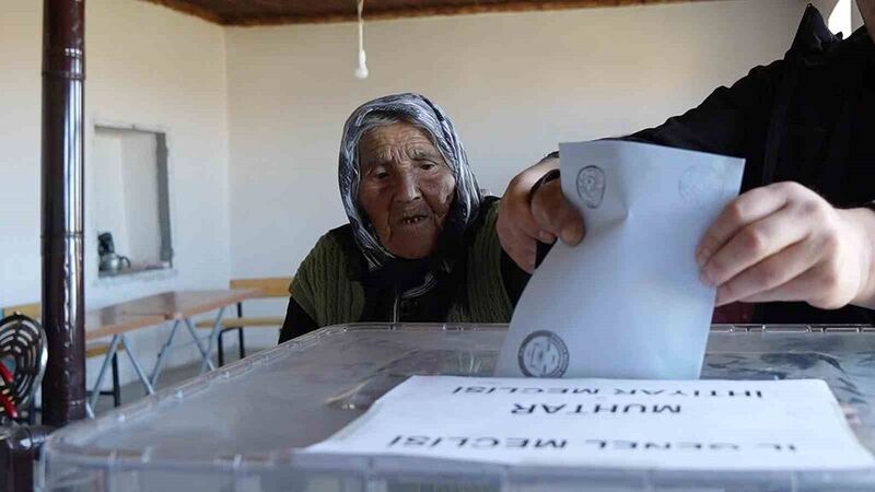 TÜRKİYE'NİN EN YAŞLI SEÇMENİ 117 YAŞINDAKİ ARZU SINIROĞLU, KIRIKKALE'DEKİ DOĞUP