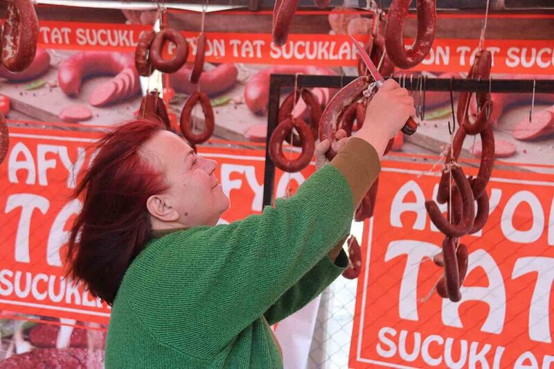 Türkiye’nin farklı illerinden gelen ürünler ’üreticiden tüketiciye’ sloganıyla tanıtılıyor