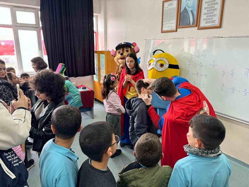 UEDAŞ “Kardeşim Üşemesin” diye yola çıktı, 10 yılda 10 bin öğrenciyi gülümsetti