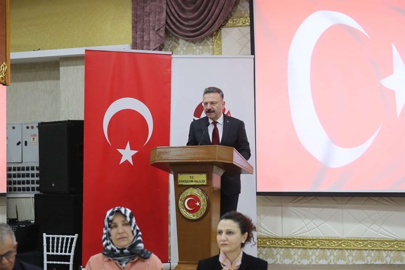 Vali Hüseyin Aksoy ve eşi Hülya Aksoy şehit aileleri ve gaziler onuruna iftar yemeği düzenledi