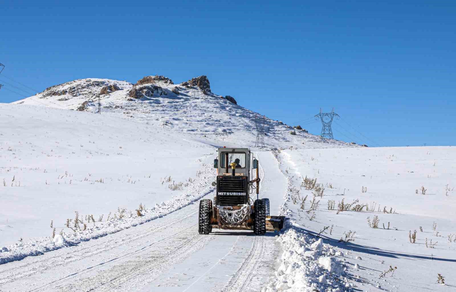 Van’da 152 yerleşim yerinin yolu ulaşıma kapandı