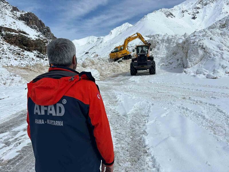 Van’da yetkililer çığ bölgesinde inceleme yaptı