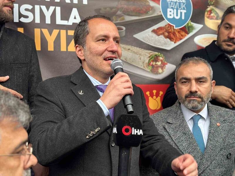 ARNAVUTKÖY’DE VATANDAŞLARLA BULUŞAN YENİDEN REFAH PARTİSİ GENEL BAŞKANI FATİH ERBAKAN,"