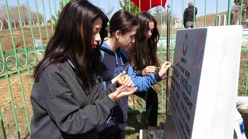 Yozgat’ta öğrencilerden şehitlere büyük vefa